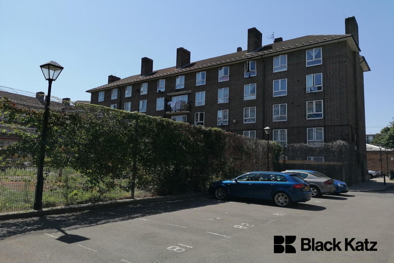 Spacious and bright three bedroom flat in a small purpose built block Cowper House Browning Street , Elephant and Castle